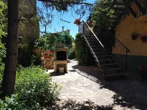 House with garden - Image 4
