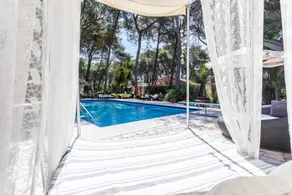 Villa 'Sole con Piscina e Sauna' with Shared Pool, Wi-Fi, and Air Conditioning - Image 3