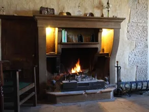 18th Century House with Garden and Dining Options - Image 3