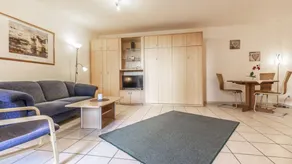 Flat with garden & terrace - Image 2