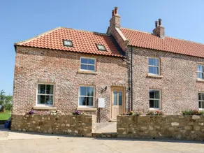 Cottage with garden - Image 2