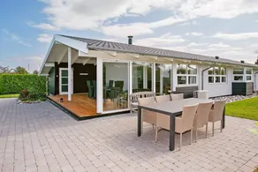 Fully equipped house with garden & terrace - Image 2
