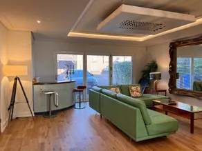 Apartment with garden - Image 5