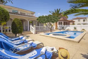 Children-friendly nice villa with private pool, terrace & garden | Mountain view - Image 4