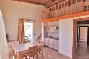 Appartement avec terrasse, piscine et jardin - Image 2