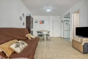 Apartment 'On Daimús Beach' with Shared Pool, Wi-Fi and Air Conditioning - Image 4