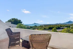 Holiday Home 'Oceanview House' with Sea View, Wi-Fi and Air Conditioning - Image 2