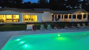 Villa adatta alle famiglie con piscina privata, griglia e idromassaggio | Vista sulla città | Accetta animali domestici - Image 3