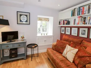 Cottage with garden - Image 4