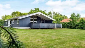 Lovely holiday home with hot tub, sauna & terrace - Image 2