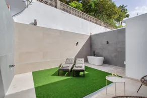 Apartment with terrace - Image 3
