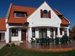 Casa vacacional con terraza, piscina privada y barbacoa - Image 2