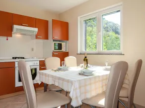 Apartment with barbeque & garden - Image 4
