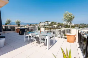 Fully equipped holiday apartment with terrace, barbeque & pool - Image 3