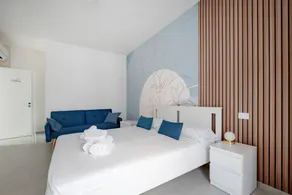 Charming holiday apartment with terrace | City view - Image 4