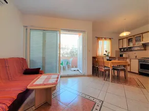 Apartment with BBQ, garden & terrace - Image 4