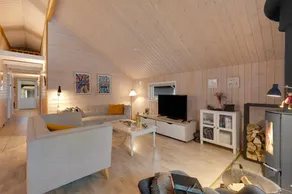 Children-friendly house with barbecue, hot tub & terrace - Image 4