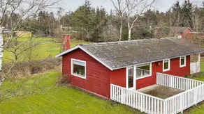 Holiday home with terrace & garden - Image 4