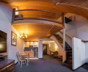 Family-oriented studio with pool & hot tub | Mountain view - Image 2