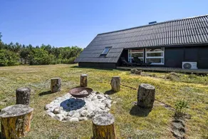 Holiday home with terrace, garden & BBQ - Image 3