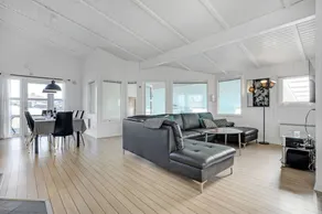 House with sauna, terrace & hot tub - Image 5