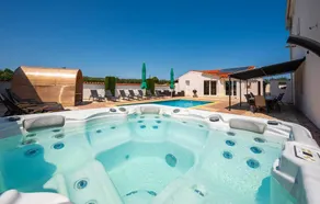 Villa avec barbecue, jacuzzi et jardin - Image 3
