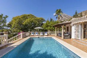 Villa with terrace, barbeque & private pool - Image 4
