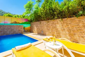 Ample villa with private pool | City view - Image 3