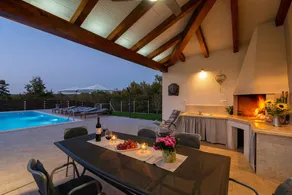 Villa with garden, barbeque & terrace - Image 4