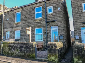 Cottage with jacuzzi, terrace & garden - Image 3