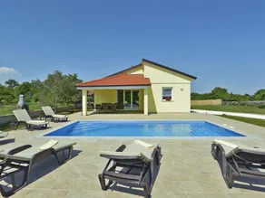 Ferienhaus mit Terrasse, Grill und privatem Pool - Image 2