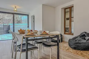 Apartment with terrace - Image 2