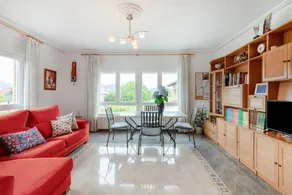 Family-oriented holiday home with barbeque & garden | Garden view | Suitable for remote work - Image 4