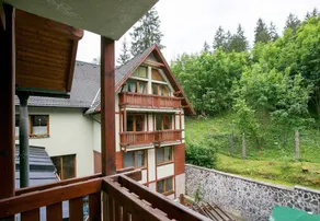 Child-friendly studio with hot tub, terrace & barbeque | Next to the ski | Dogs allowed - Image 3