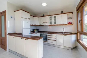 Holiday home with fast internet, garden & terrace | Sea view - Image 4