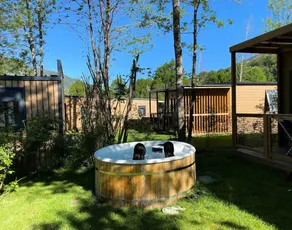 Flower Camping La Marmotte - Cottage SPA Premium 51m² - 3 bedrooms - 3 bathrooms Covered terrace Reversible air conditioning 6 people - Image 4