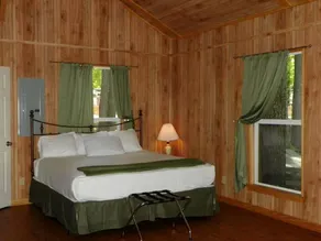 Inviting Waterfront Cabin with Private Pond and Outdoor Deck Near Zwolle, Louisiana - Image 3