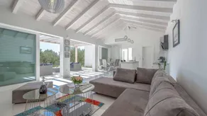 Apartment with garden, terrace & pool | Sea view - Image 3