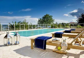 Villa with terrace, BBQ & pool - Image 3