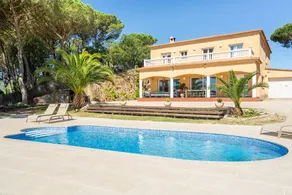 Holiday home with garden, terrace & private pool | Mountain view - Image 2