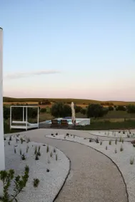 Casa adatta alle famiglie con griglia, piscina e giardino | Vista sul giardino - Image 2