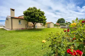 Fully equipped wonderful house with terrace, barbecue & garden | Pet-friendly - Image 2