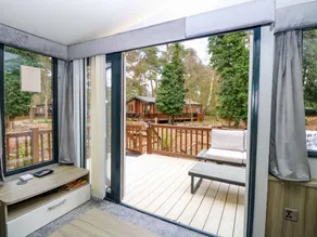 Cottage with BBQ, pool & garden - Image 3