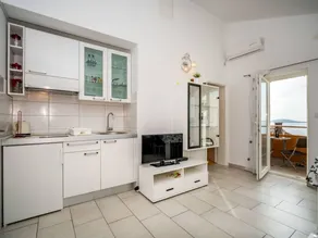 Apartment with barbecue & garden | Sea view - Image 4
