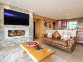 Children-friendly cottage with jacuzzi & garden - Image 2
