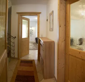 Holiday home with garden, pool & hot tub | Mountain view - Image 3