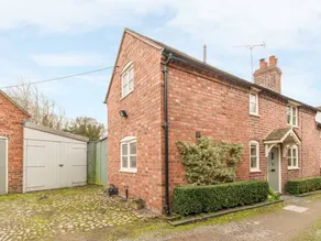 Family-oriented cottage with terrace & garden - Image 3