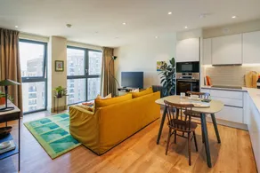 Spacious Flat in North London - Image 4