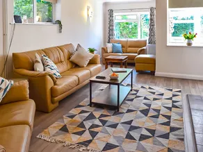 Cottage with garden - Image 3