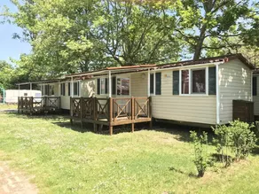 Mobile home with terrace, pool & garden - Image 5
